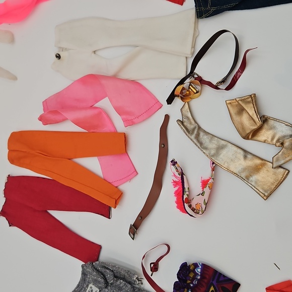 Vintage Barbie Mattel Fashion Doll Clothes Lot Assortment Random Old Clothes - Picture 5 of 10